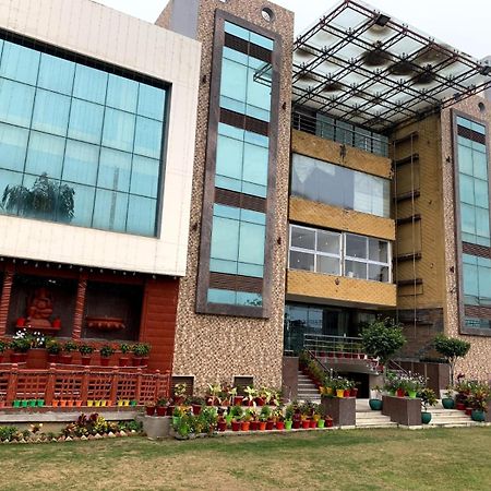 Hotel Lake View Grand Lucknow Zewnętrze zdjęcie