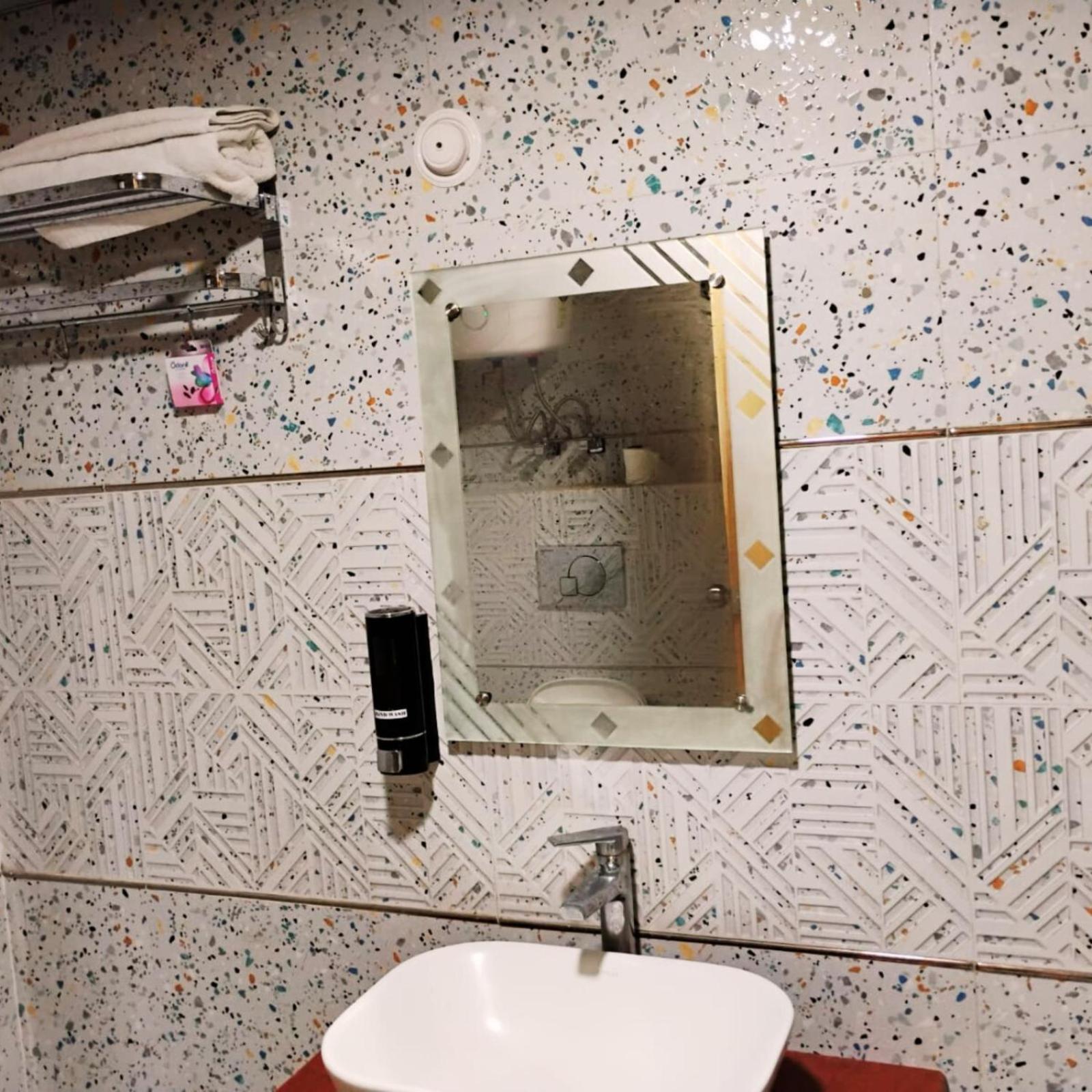 Hotel Lake View Grand Lucknow Zewnętrze zdjęcie