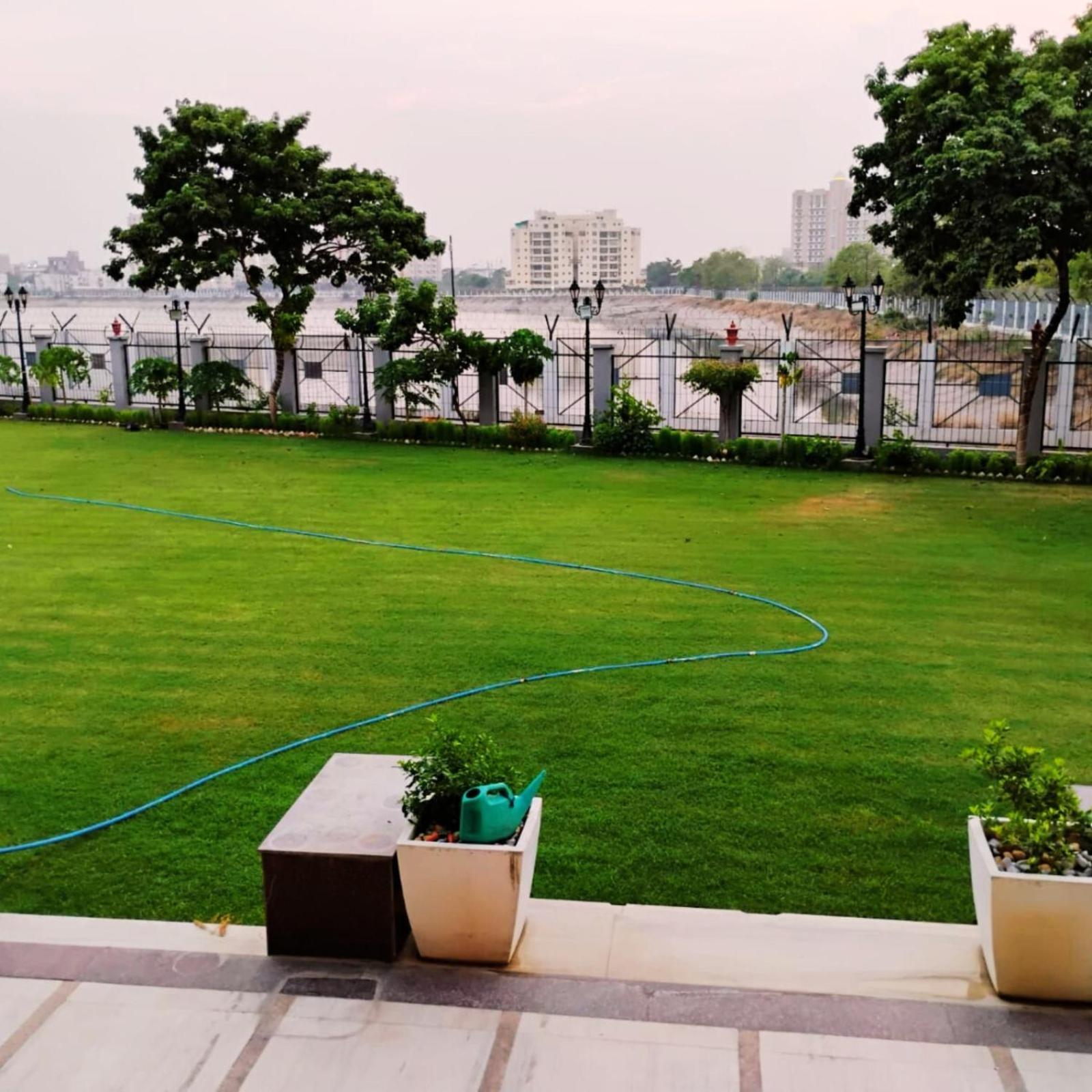 Hotel Lake View Grand Lucknow Zewnętrze zdjęcie