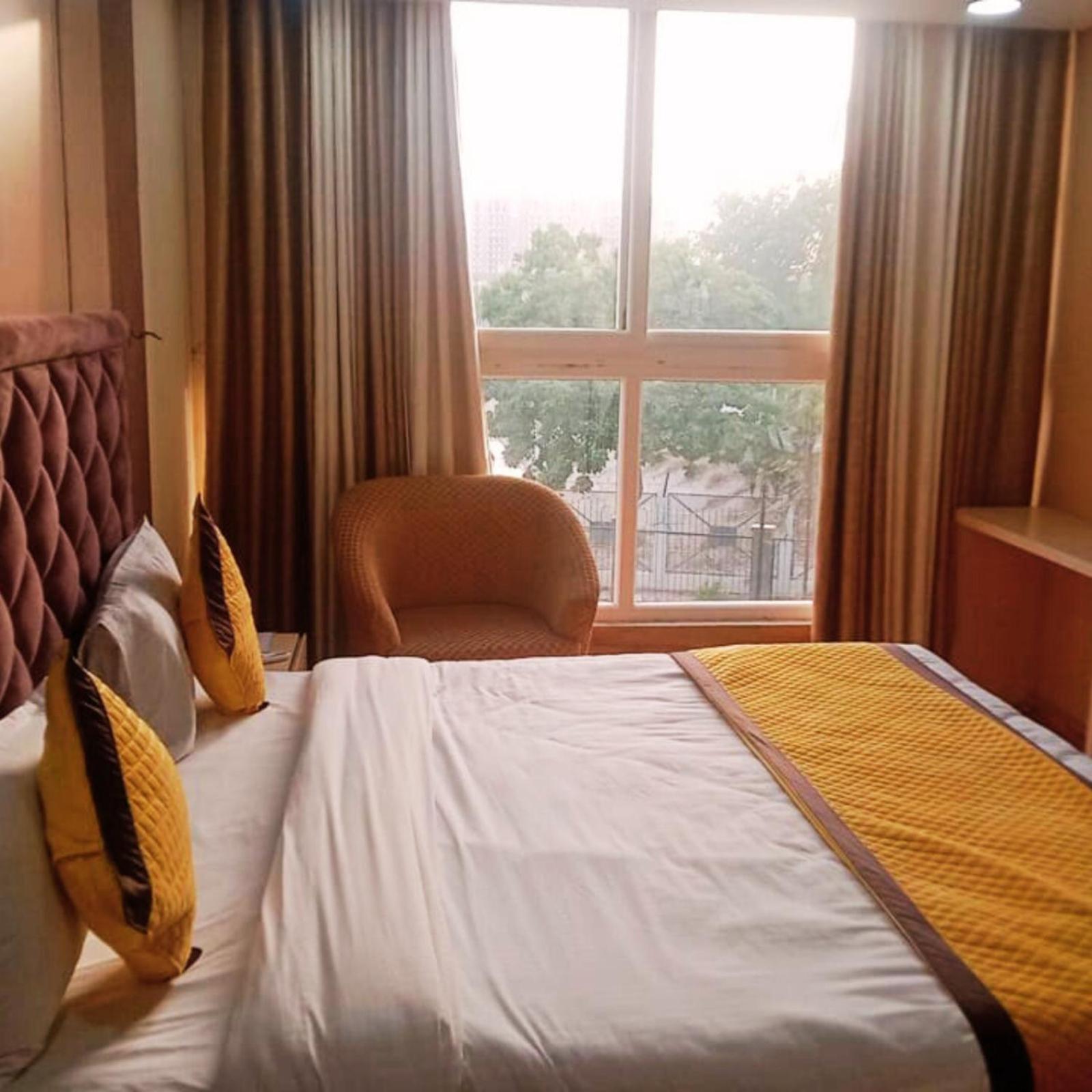 Hotel Lake View Grand Lucknow Zewnętrze zdjęcie
