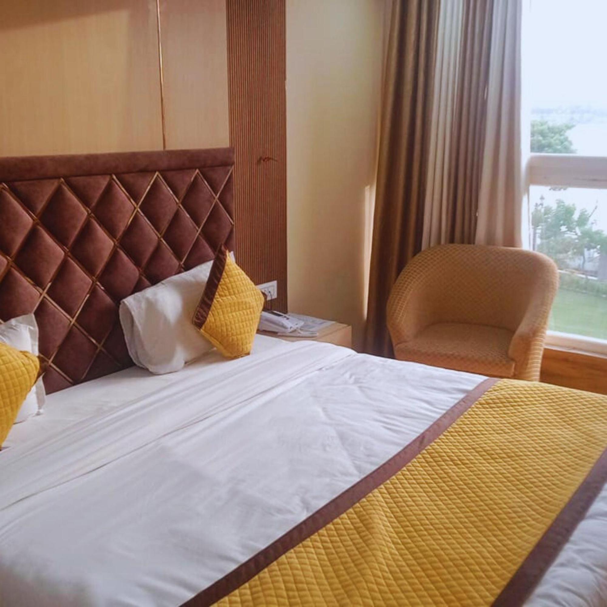 Hotel Lake View Grand Lucknow Zewnętrze zdjęcie