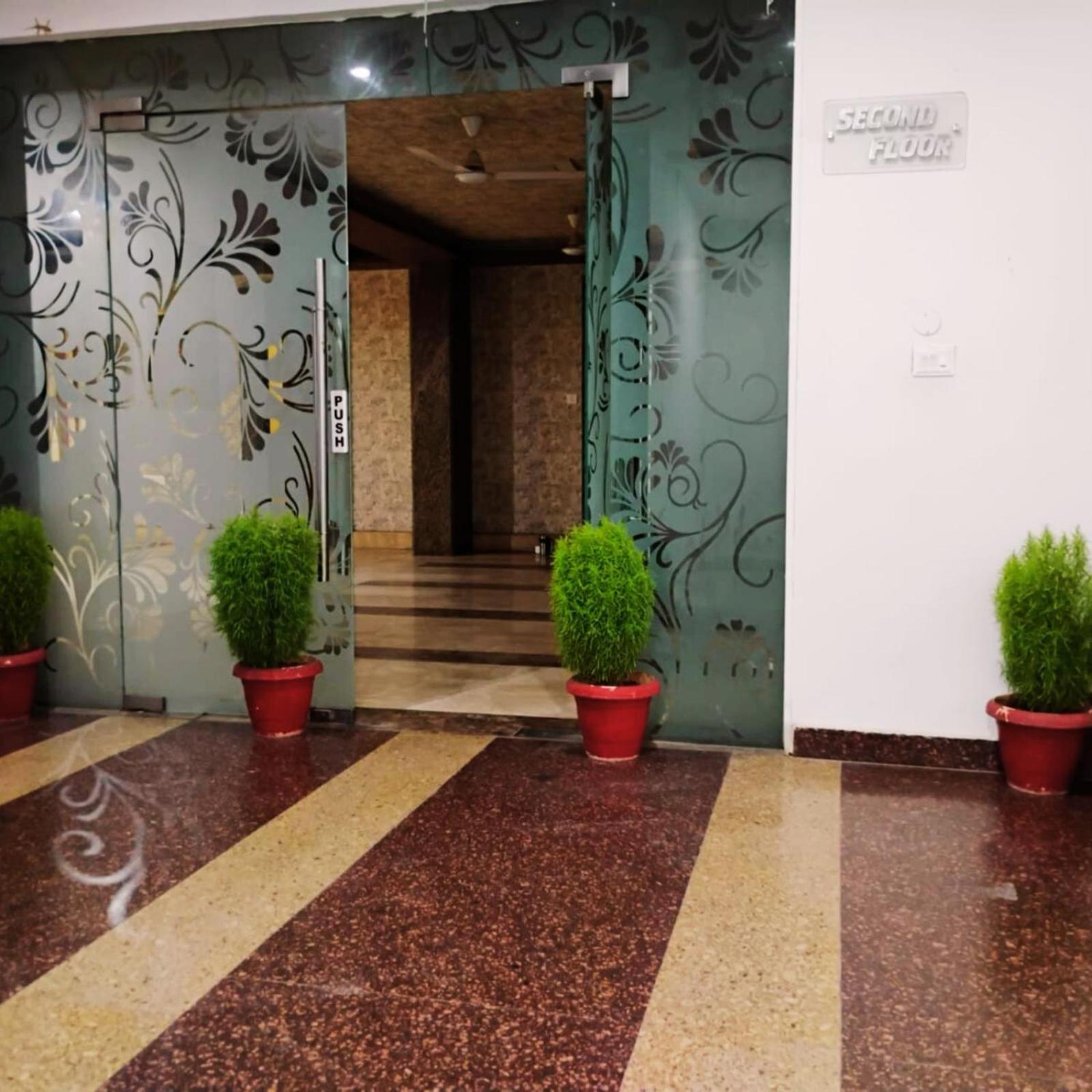 Hotel Lake View Grand Lucknow Zewnętrze zdjęcie