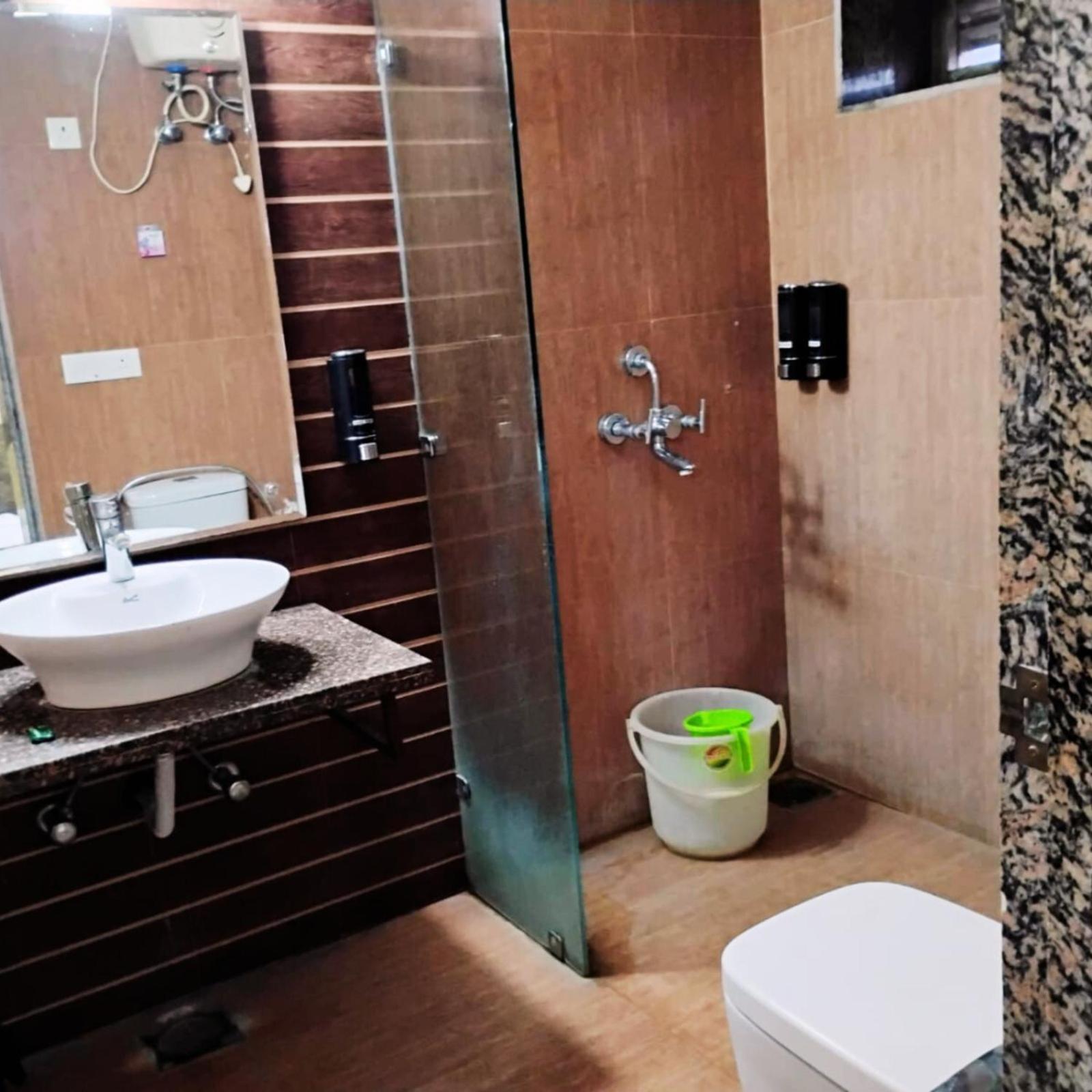 Hotel Lake View Grand Lucknow Zewnętrze zdjęcie