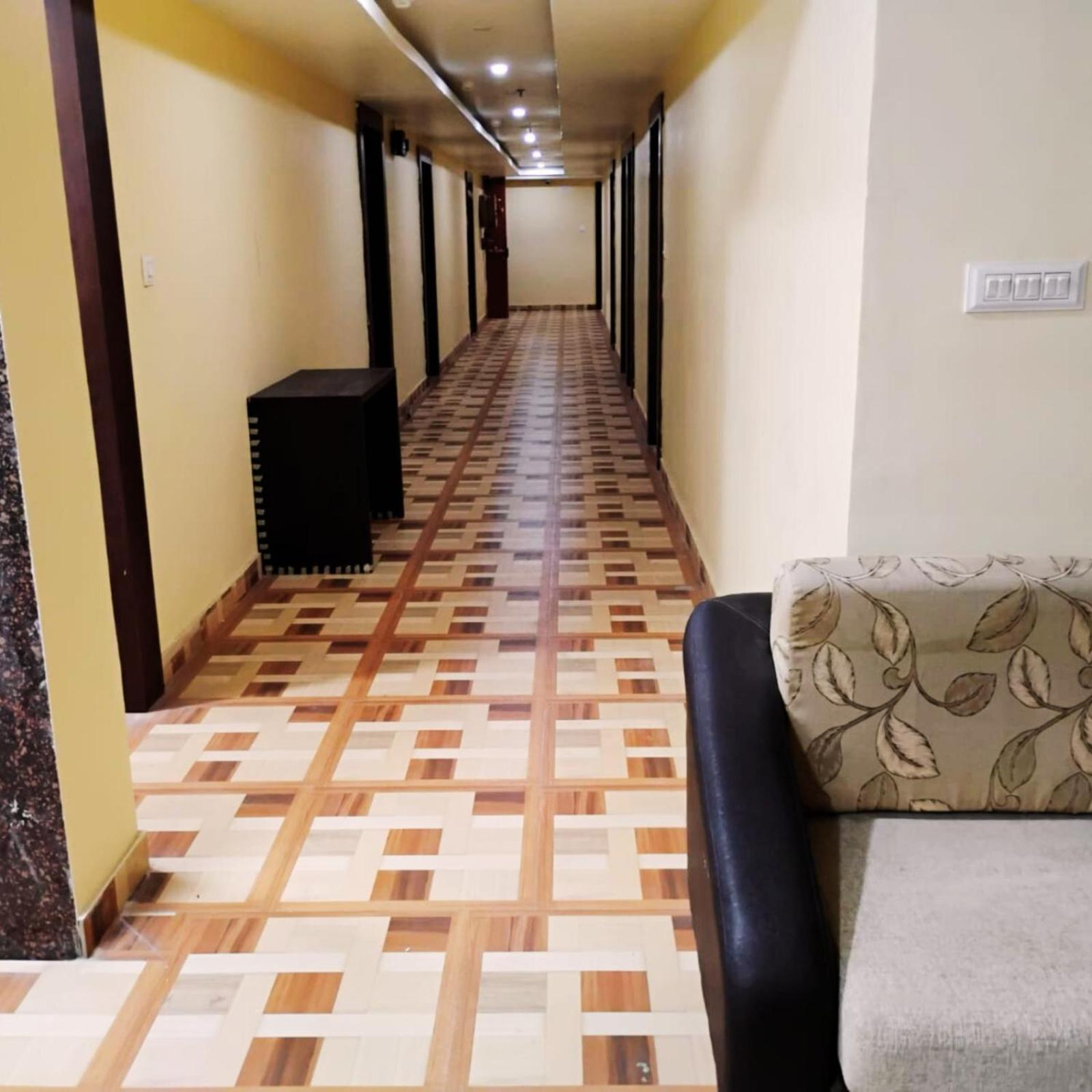 Hotel Lake View Grand Lucknow Zewnętrze zdjęcie