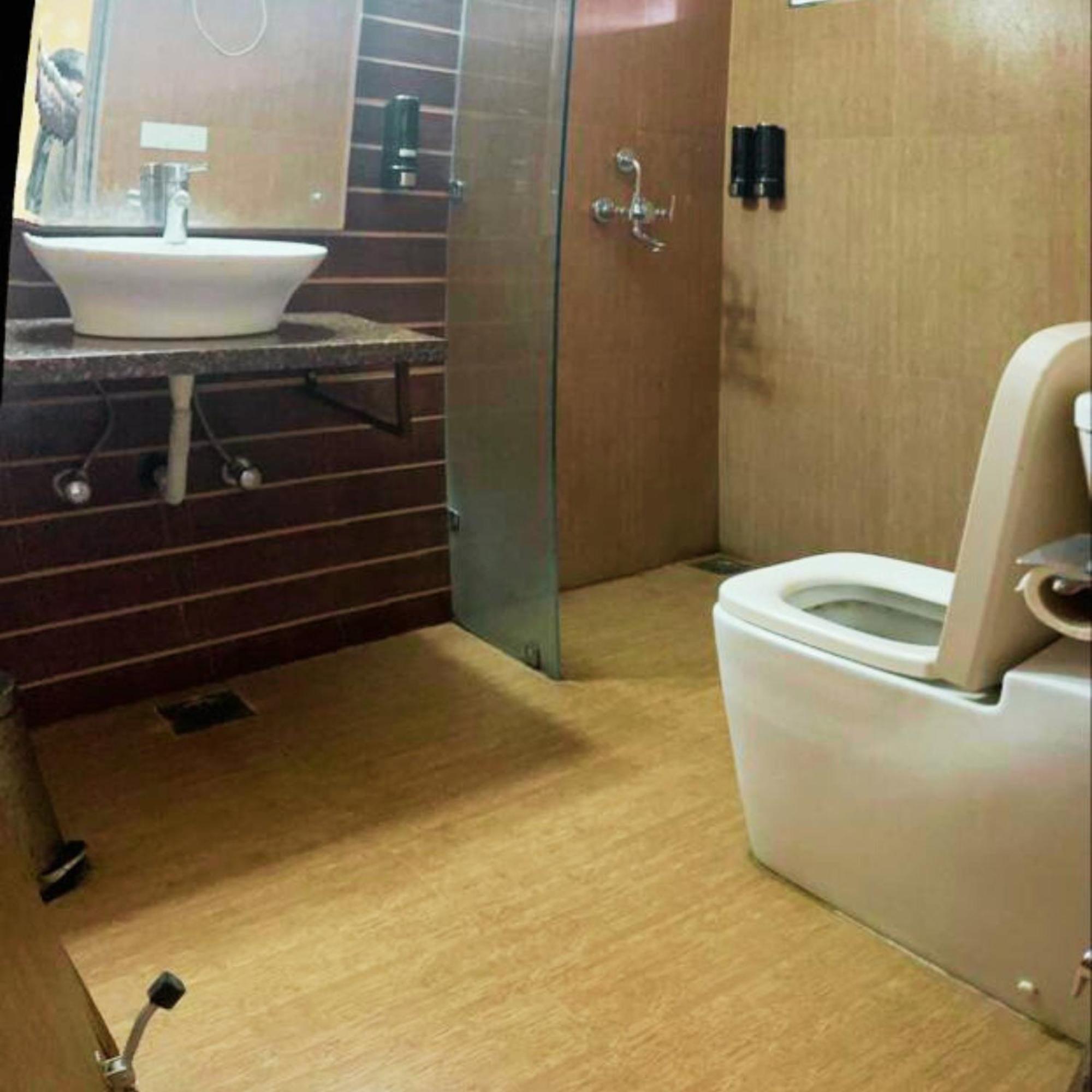 Hotel Lake View Grand Lucknow Zewnętrze zdjęcie