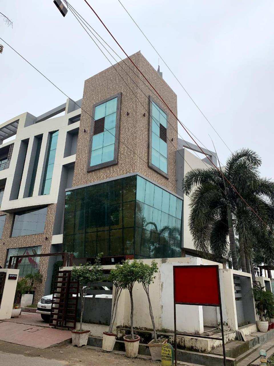 Hotel Lake View Grand Lucknow Zewnętrze zdjęcie