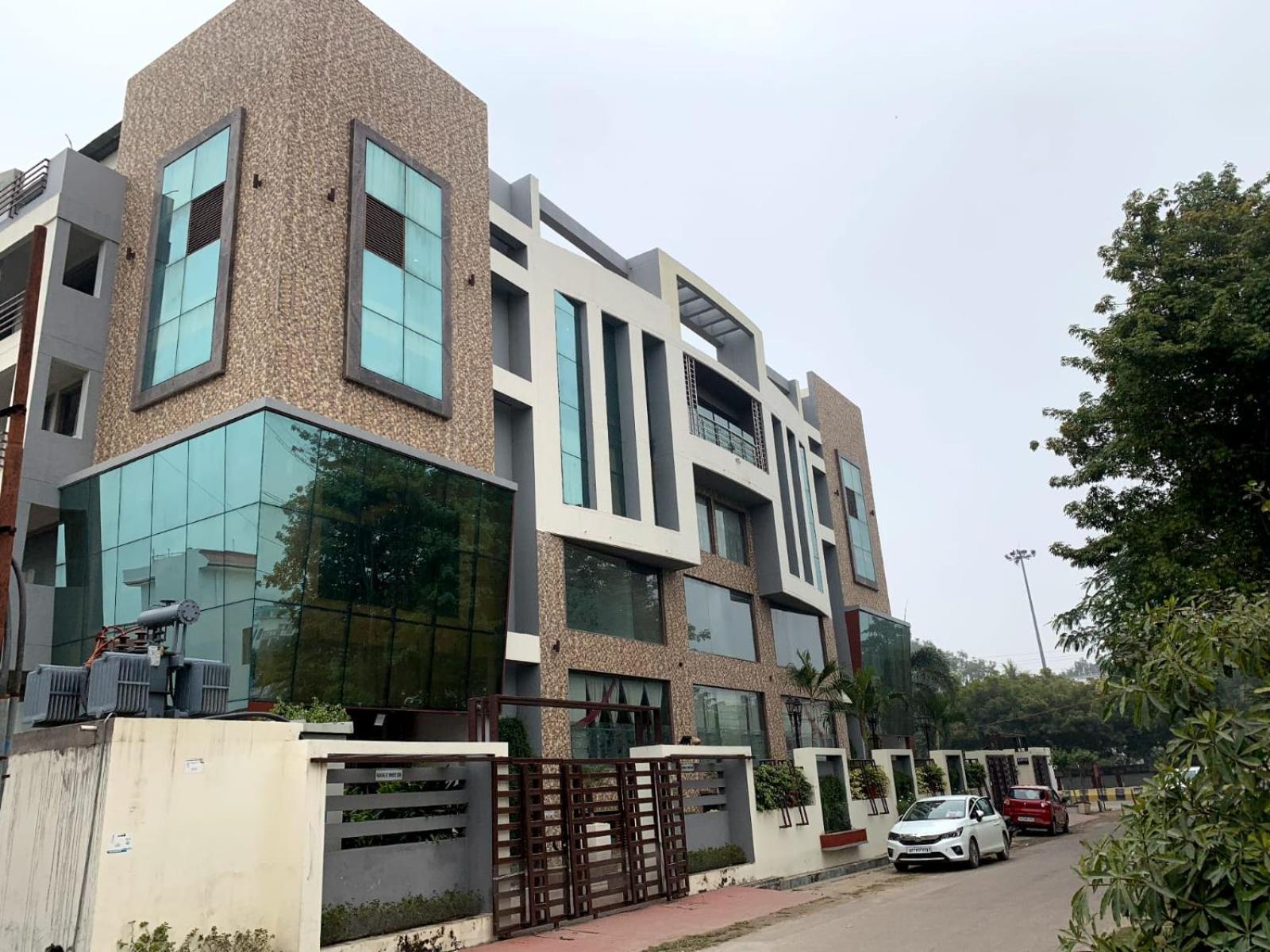 Hotel Lake View Grand Lucknow Zewnętrze zdjęcie