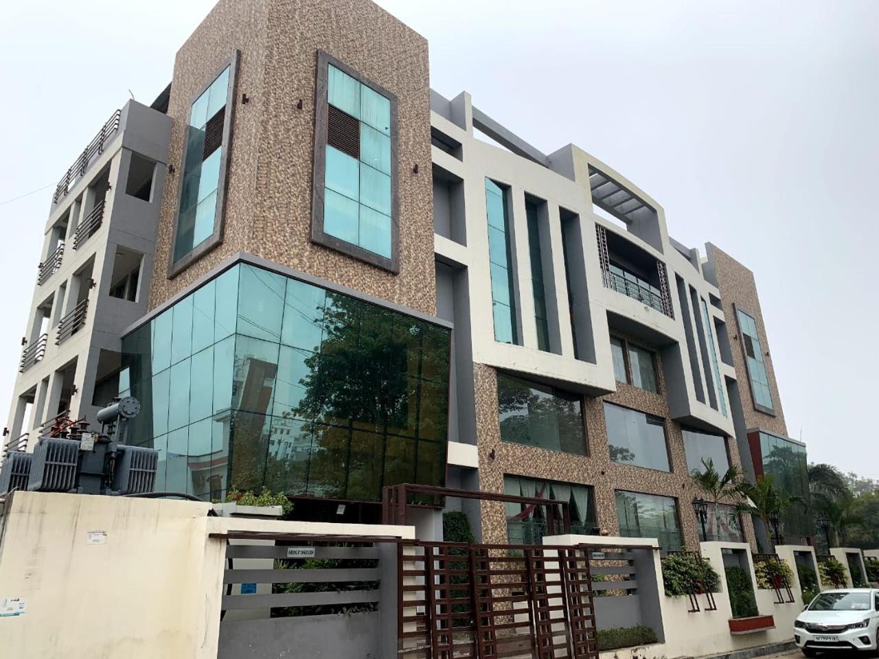 Hotel Lake View Grand Lucknow Zewnętrze zdjęcie