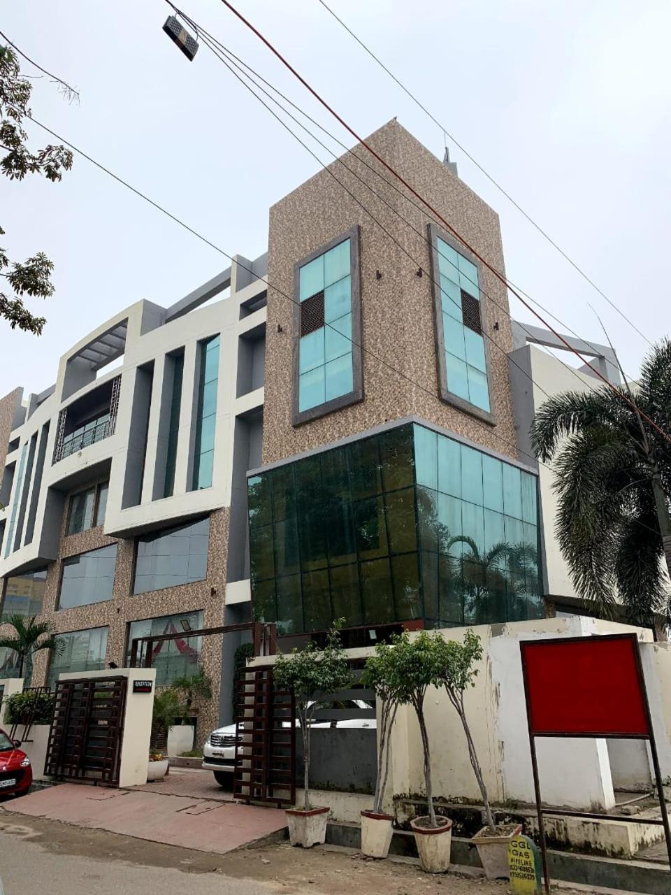 Hotel Lake View Grand Lucknow Zewnętrze zdjęcie