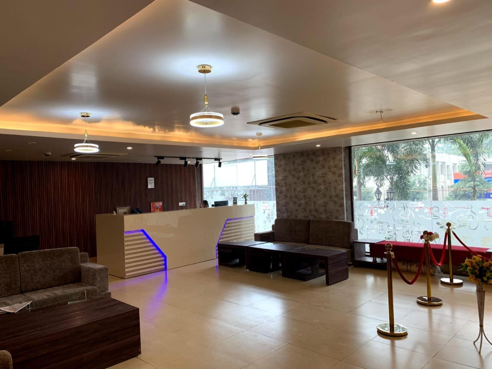 Hotel Lake View Grand Lucknow Zewnętrze zdjęcie