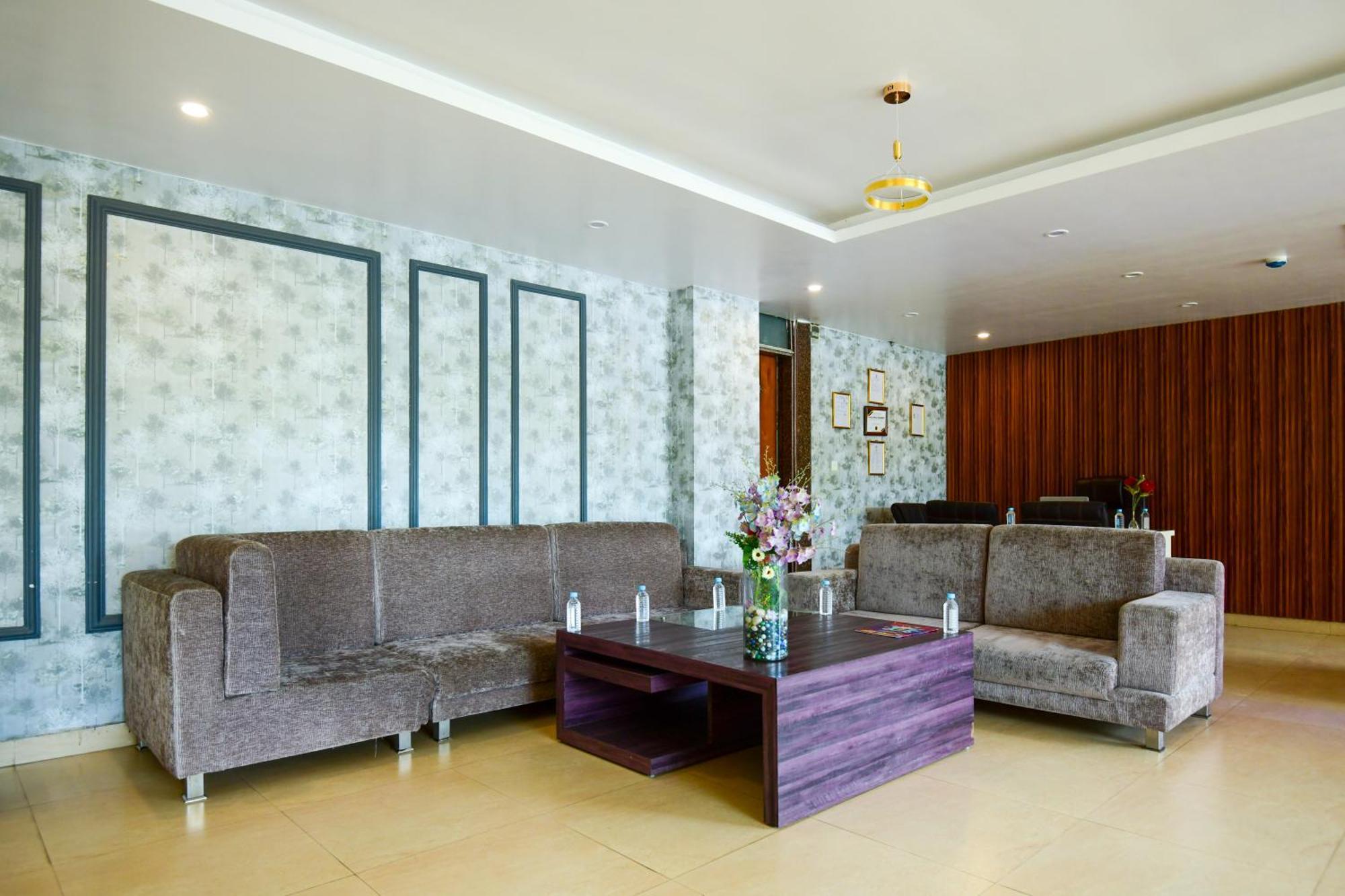 Hotel Lake View Grand Lucknow Zewnętrze zdjęcie