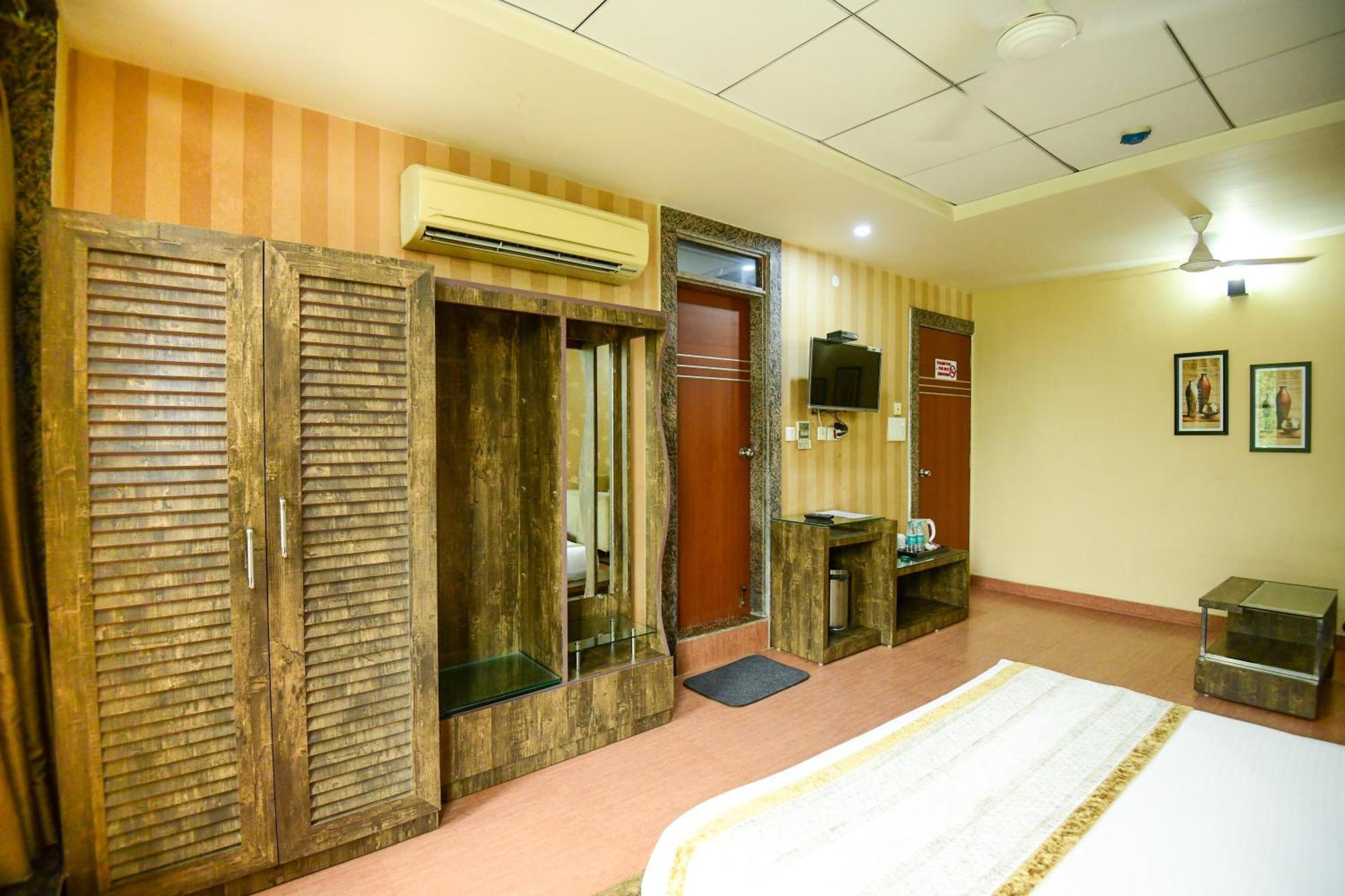 Hotel Lake View Grand Lucknow Zewnętrze zdjęcie