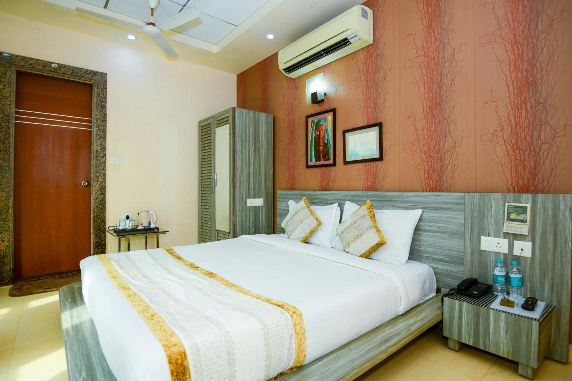 Hotel Lake View Grand Lucknow Zewnętrze zdjęcie