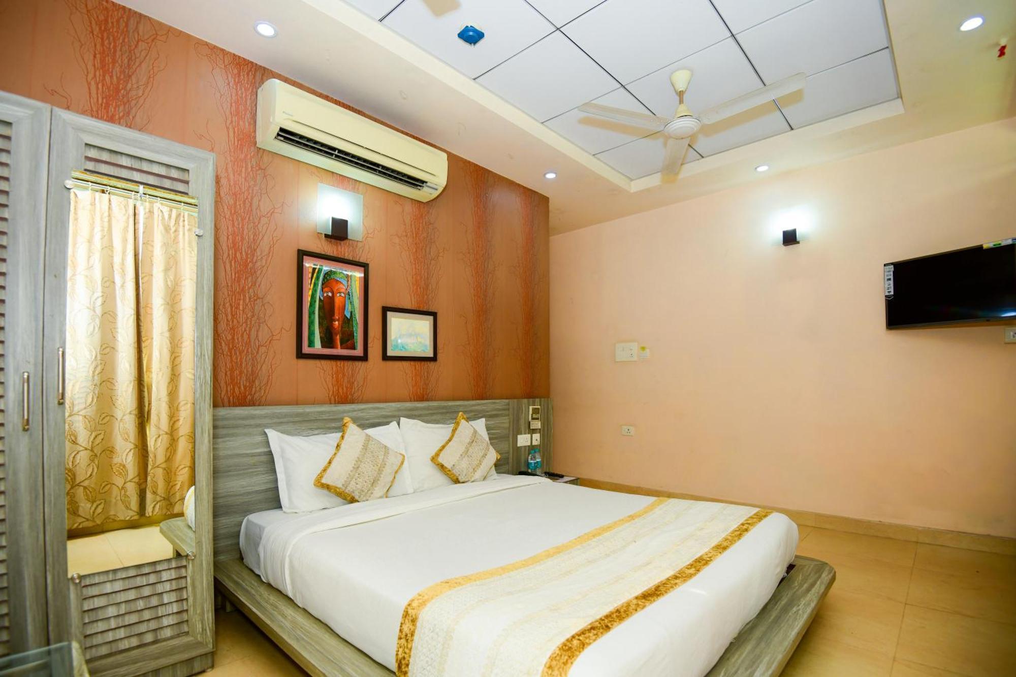 Hotel Lake View Grand Lucknow Zewnętrze zdjęcie