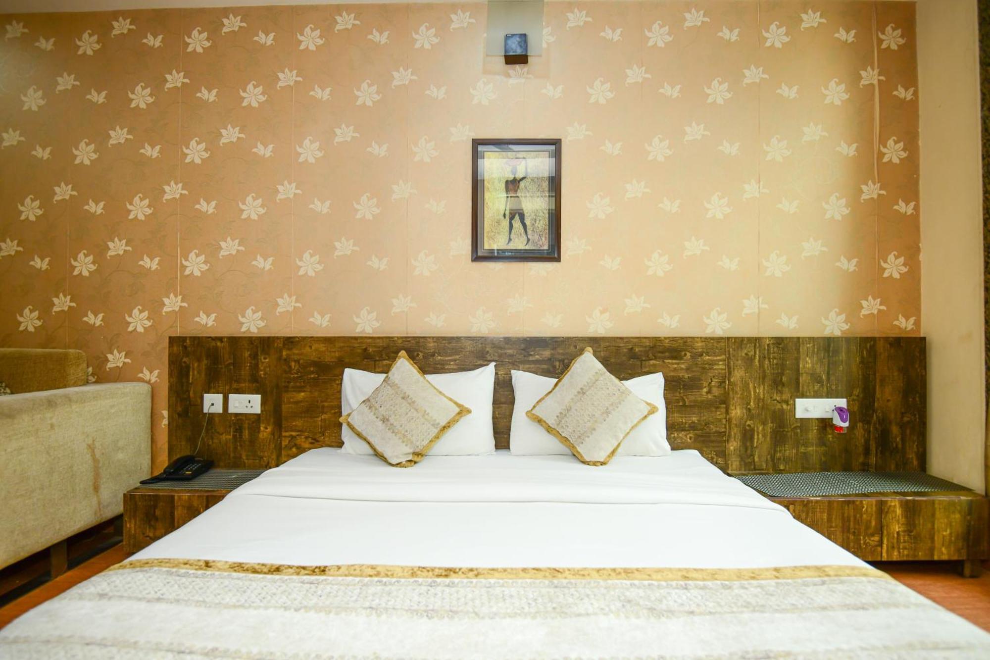 Hotel Lake View Grand Lucknow Zewnętrze zdjęcie
